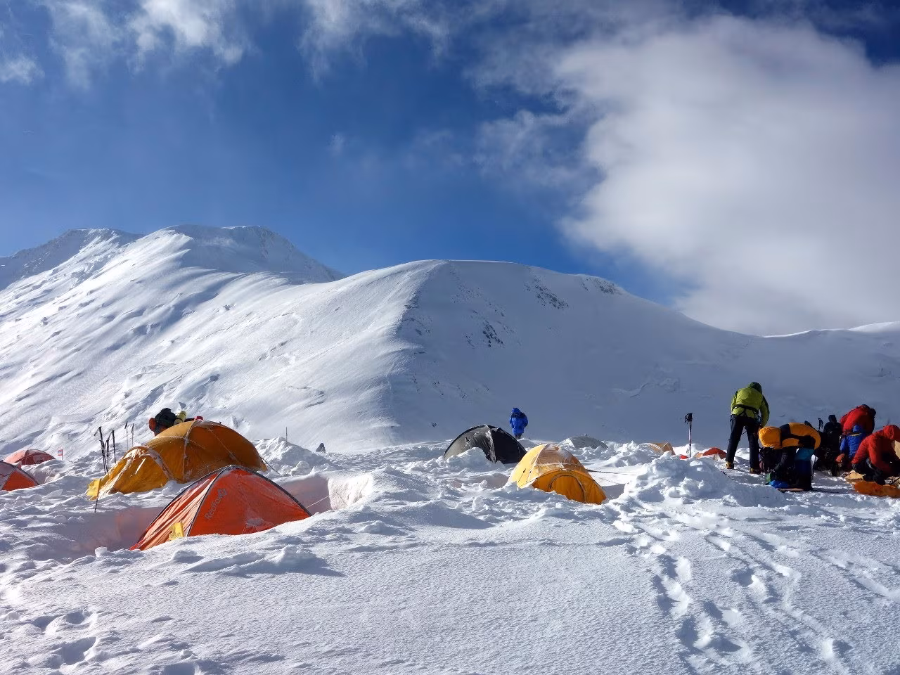 Ascension du Sommet Razdelnaya (6148m)