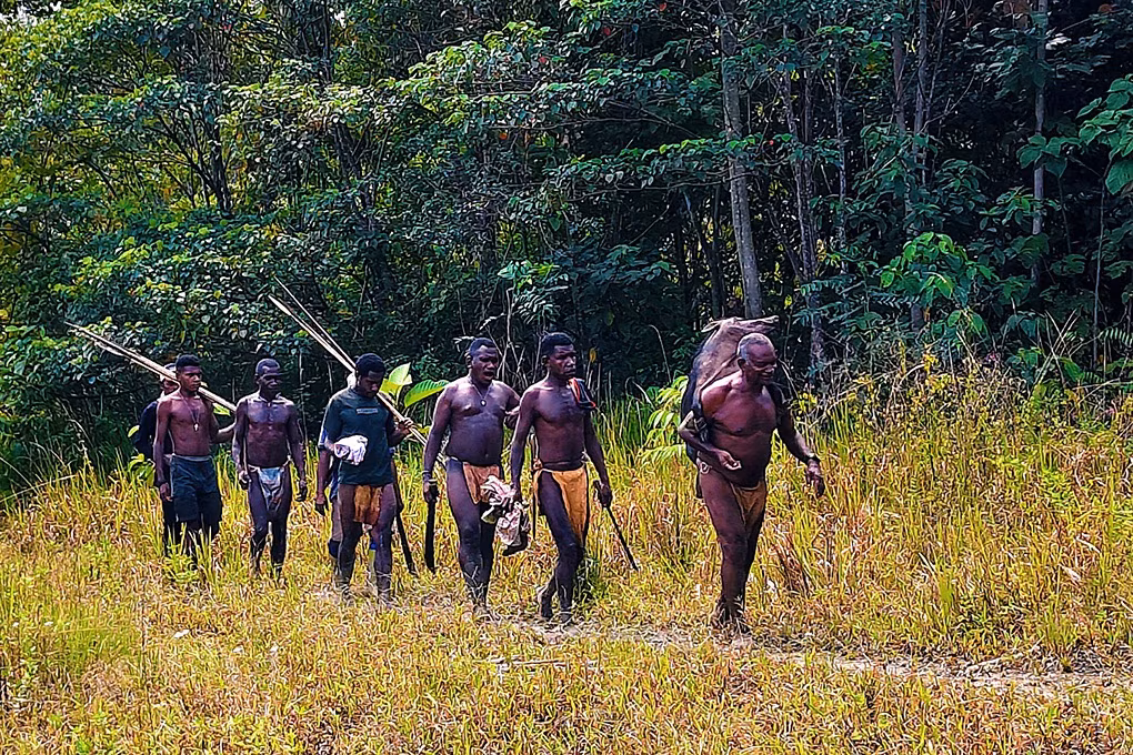 Papouasie : au cœur des tribus Wenami, Keuw & Burate